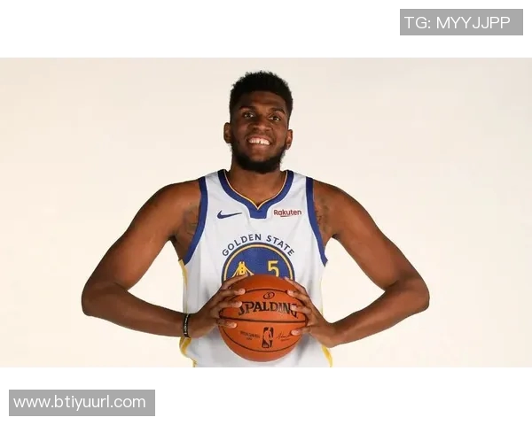 乌布雷拼劲十足全场表现出色贡献17分11板三分命中率高达60