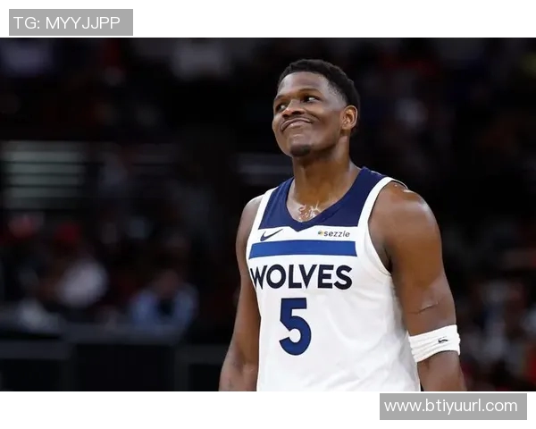 爱德华兹华丽突破拉杆换手上篮精彩得分引爆全场激情